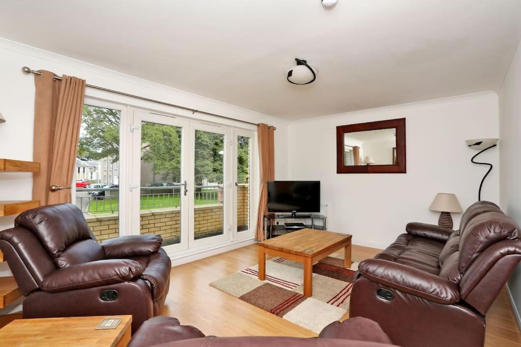 Spacious 4 Bedroom Townhouse Near Scenic Beach & City Centre 애버딘 외부 사진